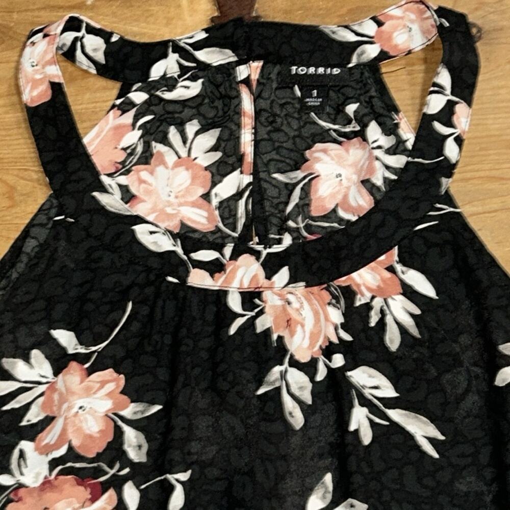 Woman’s Torrid Georgette Hi Low Black with peach flowers Tunic Size 1 - Picture 6 of 10